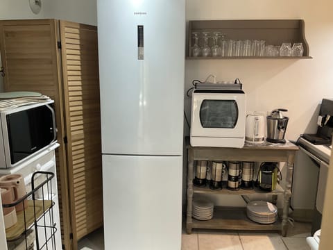 Full-size fridge, microwave, coffee/tea maker, electric kettle