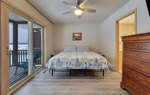Exclusive Townhome | Memory foam beds, desk, laptop workspace, iron/ironing board