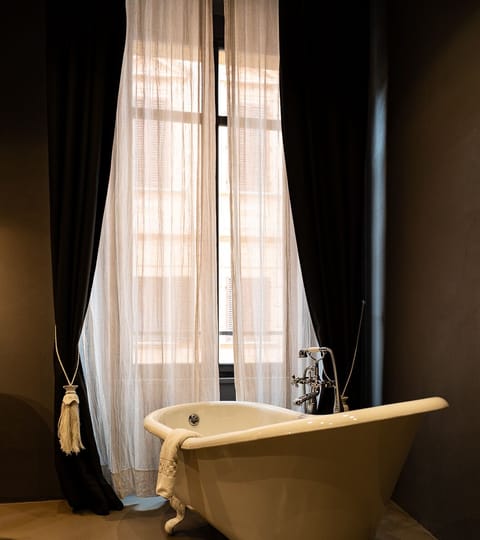 Deluxe Suite, City View | Bathroom | Separate tub and shower, free toiletries, hair dryer, slippers