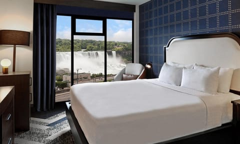 Royal Room, 1 Queen Bed (Falls View) | In-room safe, laptop workspace, blackout drapes, iron/ironing board