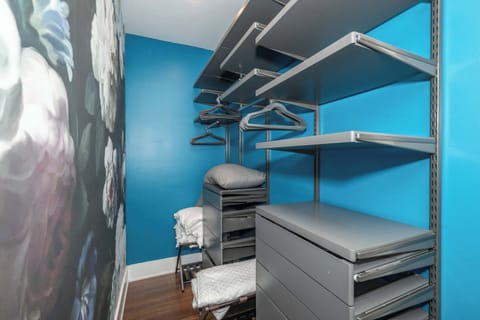 Keep clothes & bags neatly tucked away in the king suite’s walk-in closet