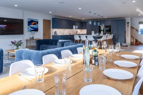 The Old Pottery Dining Table