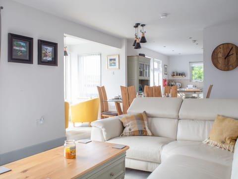 Furniture, Interior Design, Couch, Flooring, Wall, Floor, Living Room, Wood, Room, Ceiling