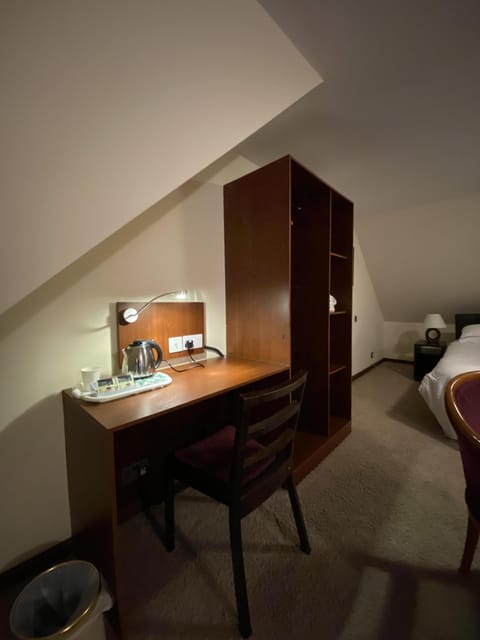 Double Room, Ensuite | Desk, laptop workspace, iron/ironing board, free WiFi