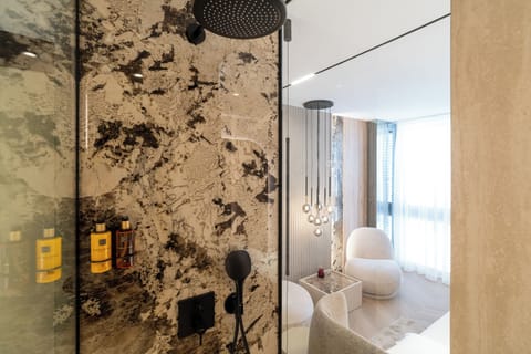 Deluxe Double Room, City View | Bathroom | Free toiletries, hair dryer, bathrobes, slippers