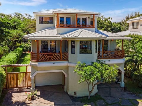 Whole House! 3,600 square feet. 5 bedrooms, sleeps 16+! 5 Lanai's