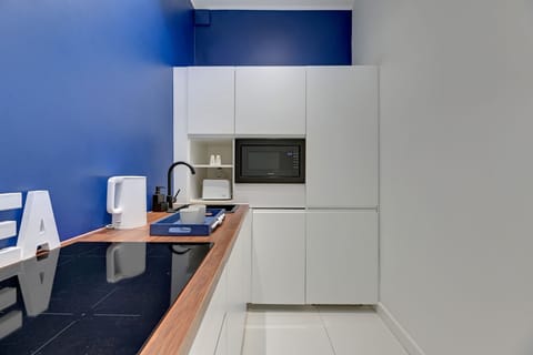 Comfort Apartment | Private kitchen | Electric kettle, toaster