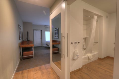 Studio, 2 Queen Beds, Accessible, Bathtub (Balcony) | Bathroom | Free toiletries, hair dryer, towels