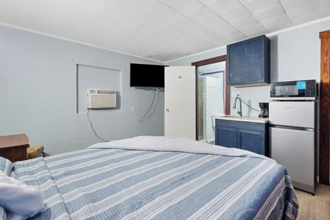 Deluxe Double Room | Laptop workspace, free WiFi