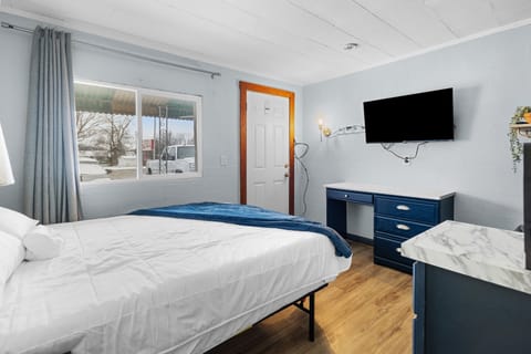 Comfort Double Room | Laptop workspace, free WiFi