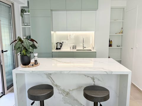 Apartment, 1 Bedroom, Balcony, City View | Interior