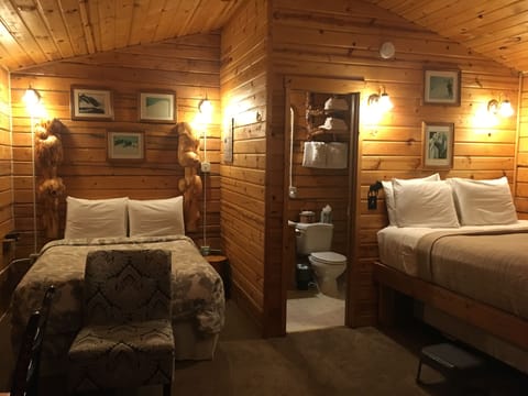 Family Cabin (with twin trundle bed) | Blackout drapes, free WiFi, bed sheets