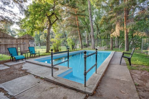 Outdoor pool, a natural pool