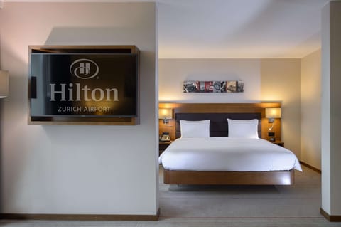 Family Suite | Hypo-allergenic bedding, minibar, in-room safe, desk