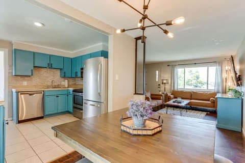Fully Stocked Kitchen with Eat-In Table