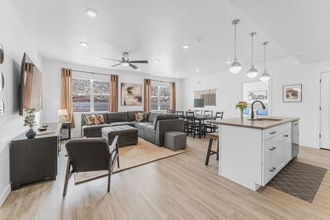 Condo, 2 Bedrooms | Living area | Smart TV