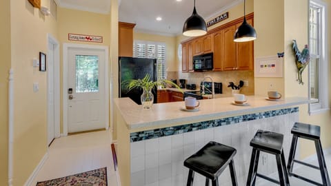 8-212 FLEMING ST kitchen - 1