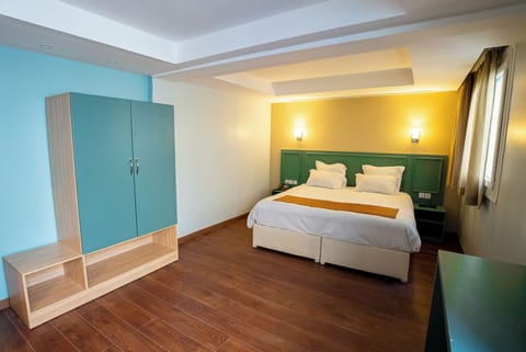 Triple Room | Free cribs/infant beds, free WiFi, bed sheets