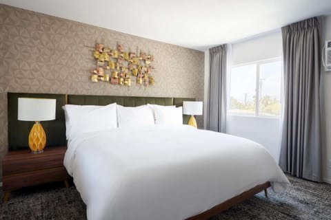 1. Standard King Room