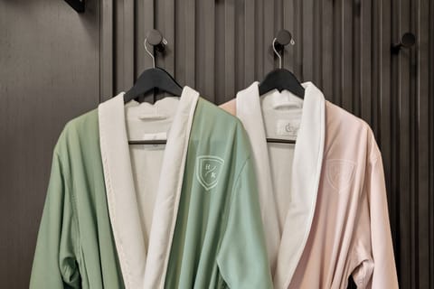 Boutique King | Hypo-allergenic bedding, minibar, in-room safe, desk