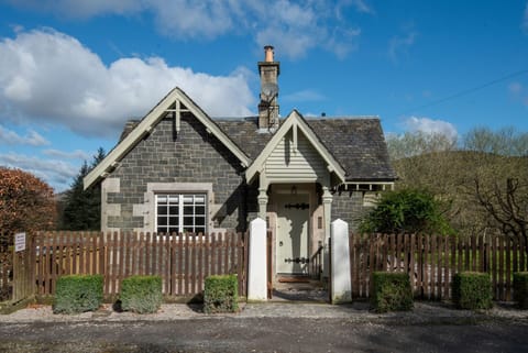Honeysuckle Cottage - front aspect of the cottage with welcoming entrance