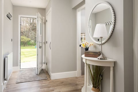 Honeysuckle Cottage - welcoming entrance hall with mirror