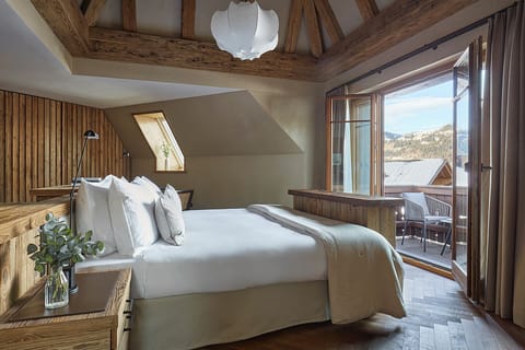 Luxury Suite, Balcony, Mountain View | In-room safe, desk, laptop workspace, free WiFi