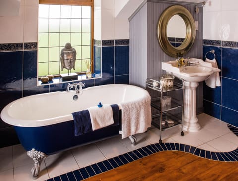 Double Room, Ensuite (Blue Room (super king)) | Bathroom