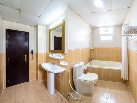 Deluxe Double - King | Bathroom | Shower, free toiletries, towels, soap