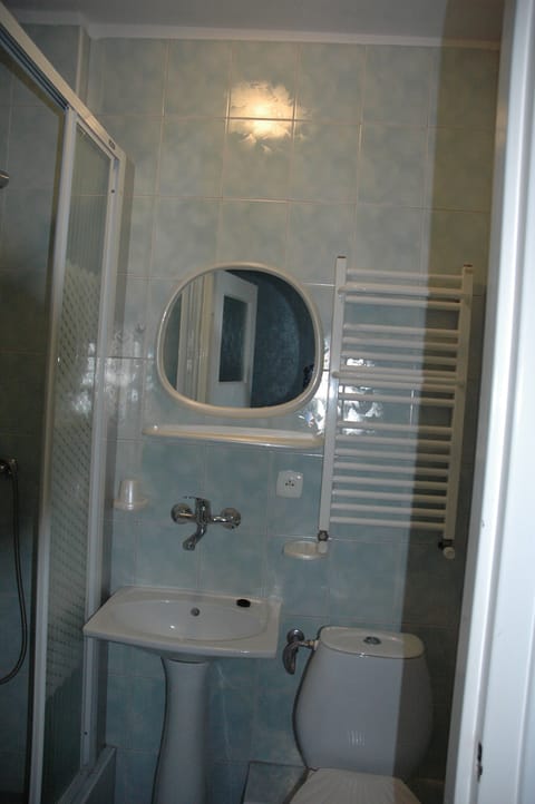 Double Room | Bathroom | Towels, soap, toilet paper