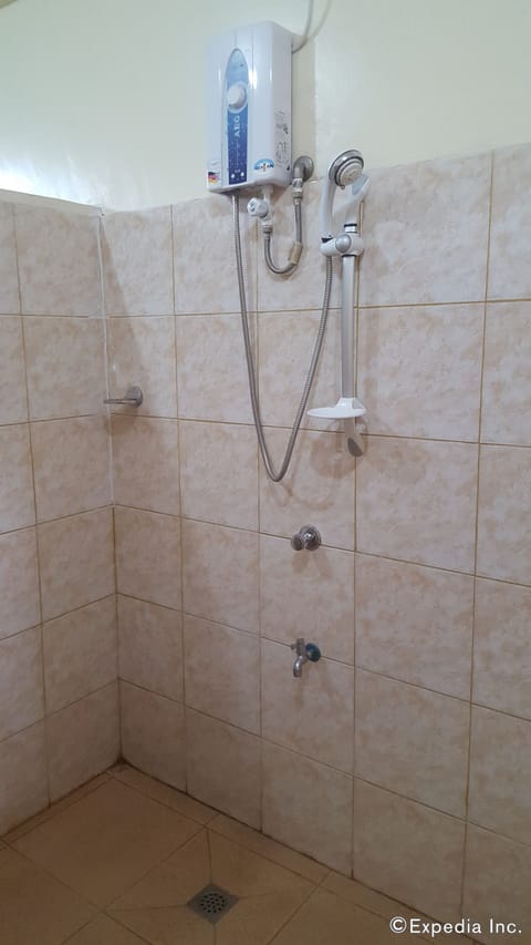 Family Suite, 1 Bedroom, Accessible, Garden View | Bathroom shower