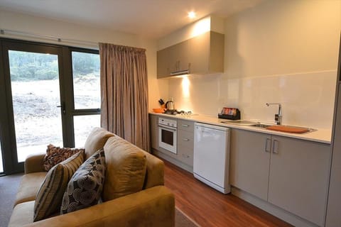 Standard Studio | Private kitchenette | Microwave, stovetop, coffee/tea maker, toaster