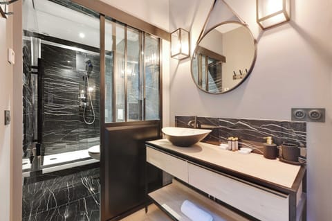 Apartment | Bathroom | Hair dryer, towels