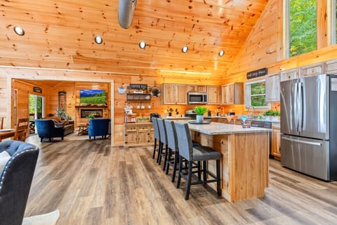 Cabin 2: Living room.