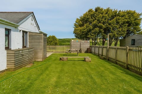 Outside area for guest use with picnic bench