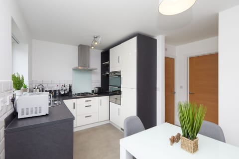 Premier Townhome, 2 Bedrooms, Kitchen, City View | Private kitchen | Full-size fridge, microwave, oven, stovetop