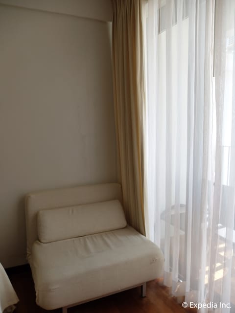 Double Room, 1 Queen Bed, Beachfront (First Floor) | In-room safe, desk, laptop workspace, free WiFi