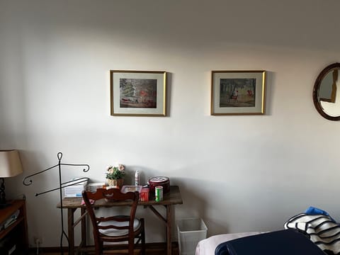 2nd bedroom detail desk area