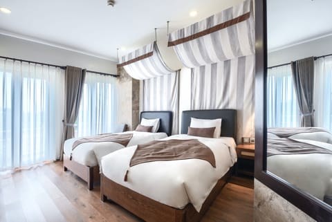 Deluxe Twin Garden & River View - Onsen, Sauna, Steam Sauna Inclusive | 1 bedroom, Select Comfort beds, minibar, in-room safe