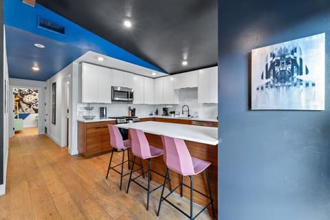 Counter seating  (Unit A)