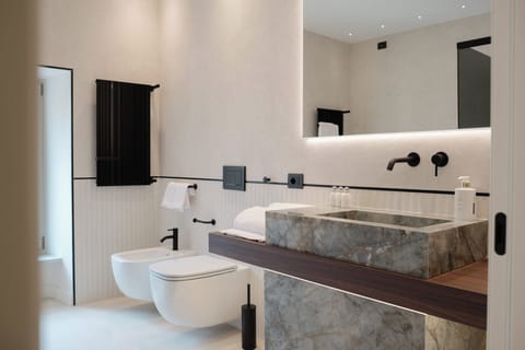 Elite Double or Twin Room, City View | In-room safe, desk, laptop workspace, blackout drapes