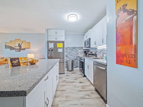 Condo, 1 King Bed with Sofa bed, Lanai, Garden View (Kalanikai #118) | Private kitchen | Fridge, microwave, oven, stovetop