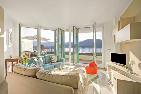 Family Apartment, 2 Bedrooms, Lakeside (Sogno Sul Lago  Lake Front) | Living area | 21-inch flat-screen TV with digital channels