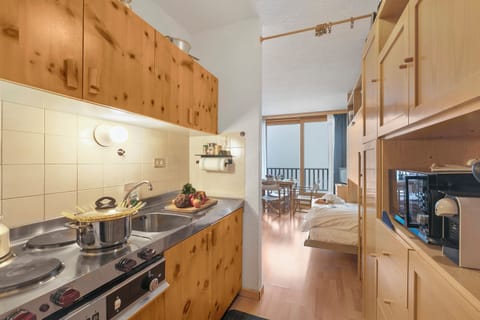 Standard Studio, Mountain View (Studio Sansi 34) | Private kitchen | Fridge, microwave, stovetop, dishwasher