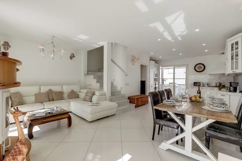 Family House, Multiple Bedrooms, 2 Bathrooms (Casa Patino) | Dining