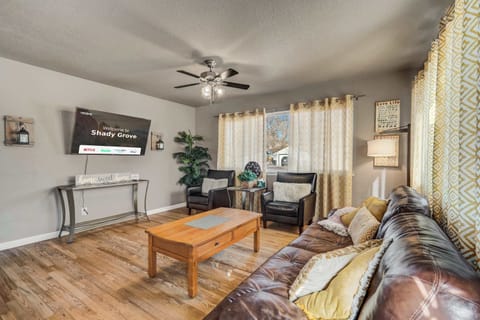 Welcome to Shady Grove! A spacious and inviting retreat with two cozy living areas, a foosball table for fun-filled nights, and a prime location near top attractions, perfect for families and groups to relax and unwind.