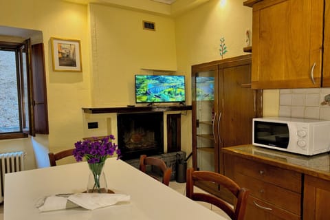 Family Townhome, Multiple Bedrooms (Borgo di Porlezza) | Private kitchen | Fridge, microwave, stovetop, coffee/tea maker