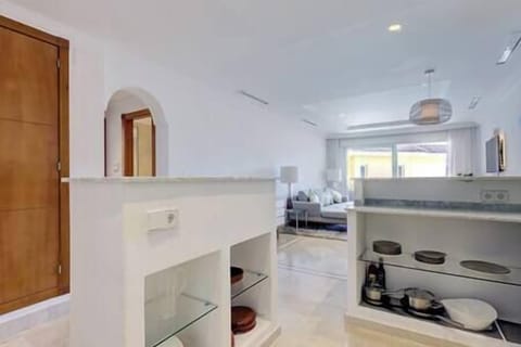 7c66fe64 1724 4d66 9d40 f031d0f9a83b