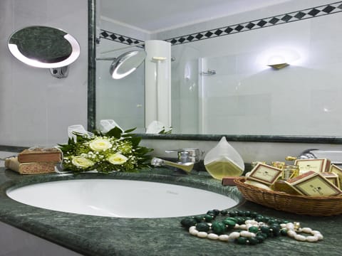 Standard Double or Twin Room | Bathroom sink