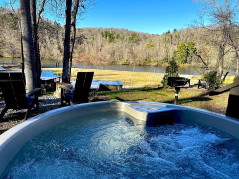 River View Cabin with Hot Tub | Private spa tub